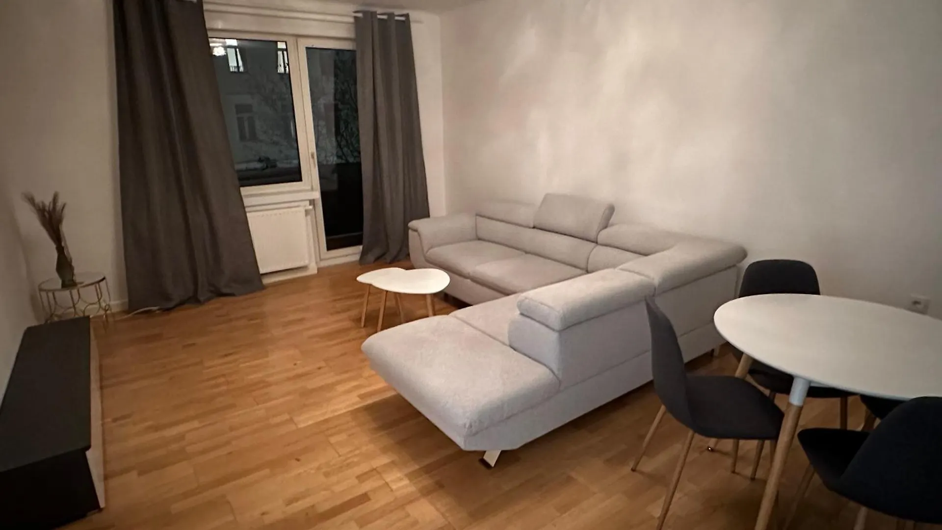 Schoene Wohnung Mit Balkon 비엔나