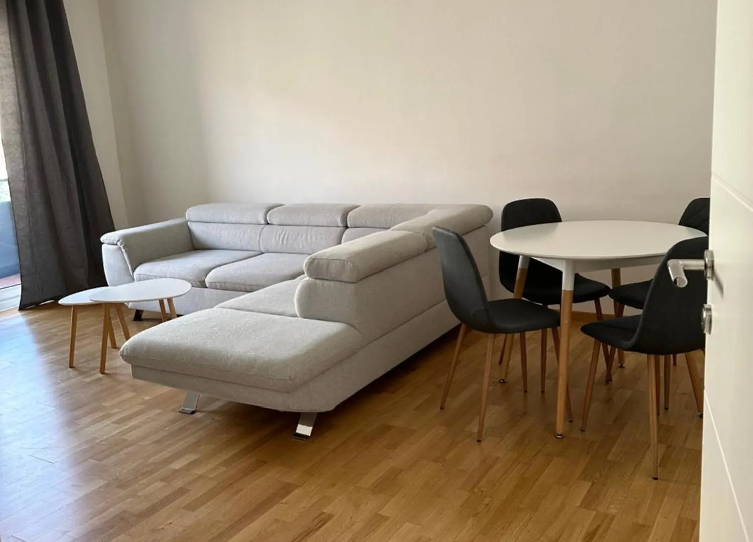 Schoene Wohnung Mit Balkon 비엔나 아파트